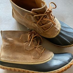 Sorel Women’s Leather Duck Boots Size 8